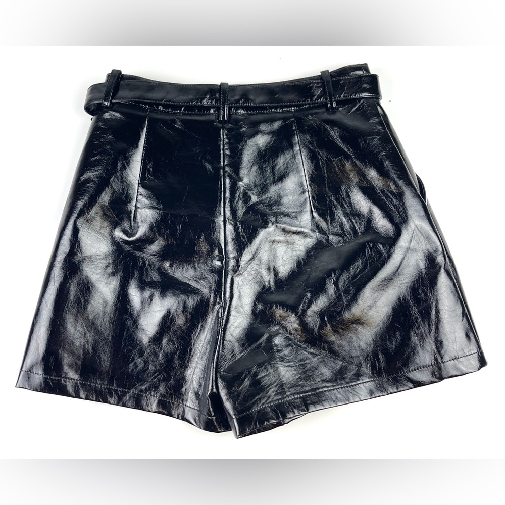 Women’s Faux Leather Black Shiny High Waist Belted Shorts Size 0 - Picture 2 of 3